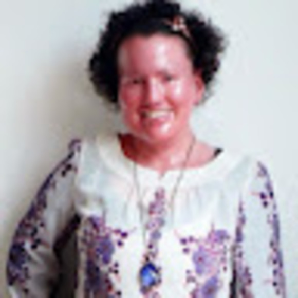 Meet your Posher, Carly - Picture 1 of 1